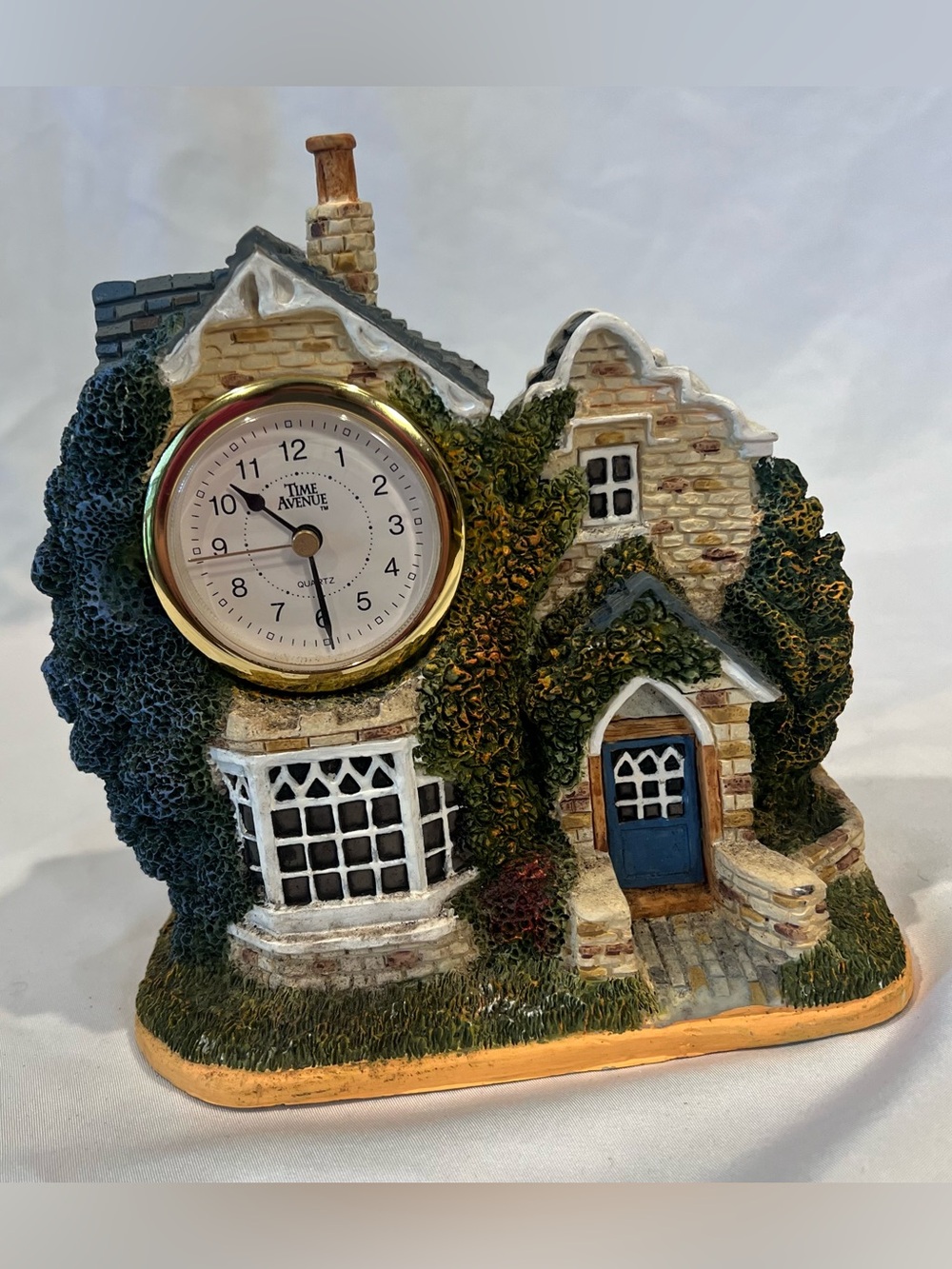 Vintage Time Avenue English Cottage House Quartz Desk Clock
